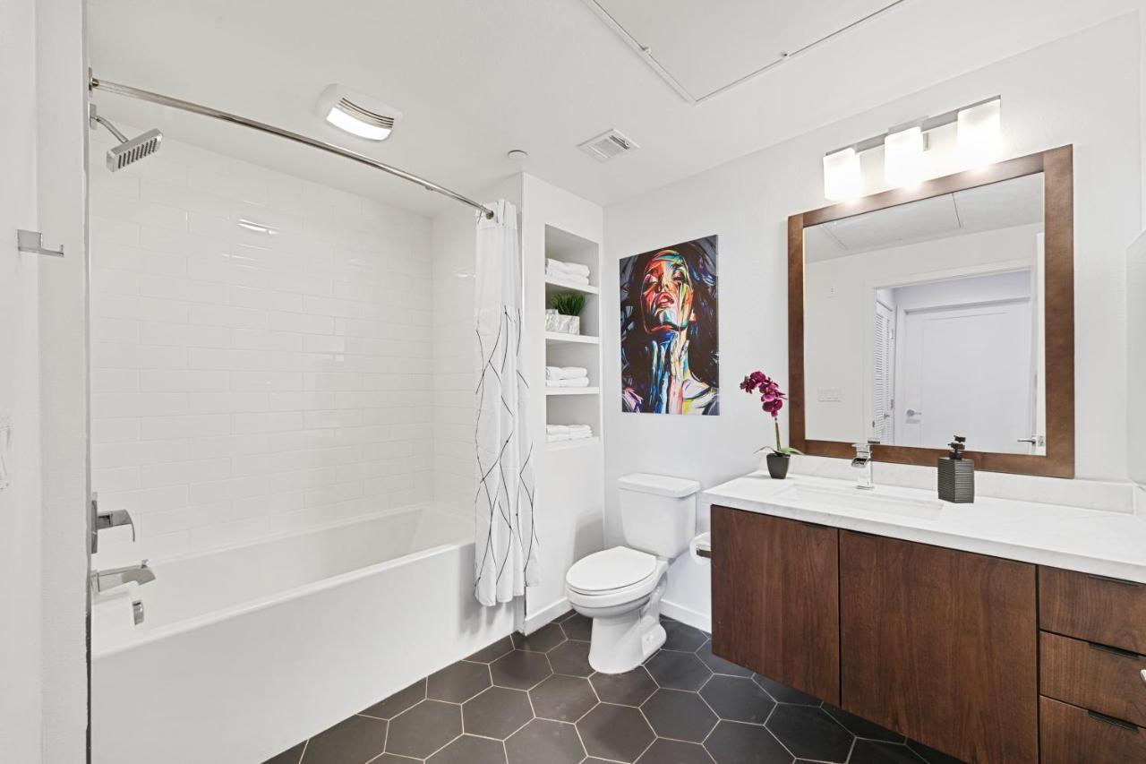 Fairfax District Chic City Oasis 2 Bedroom Apt With Den 136 로스앤젤레스 외부 사진