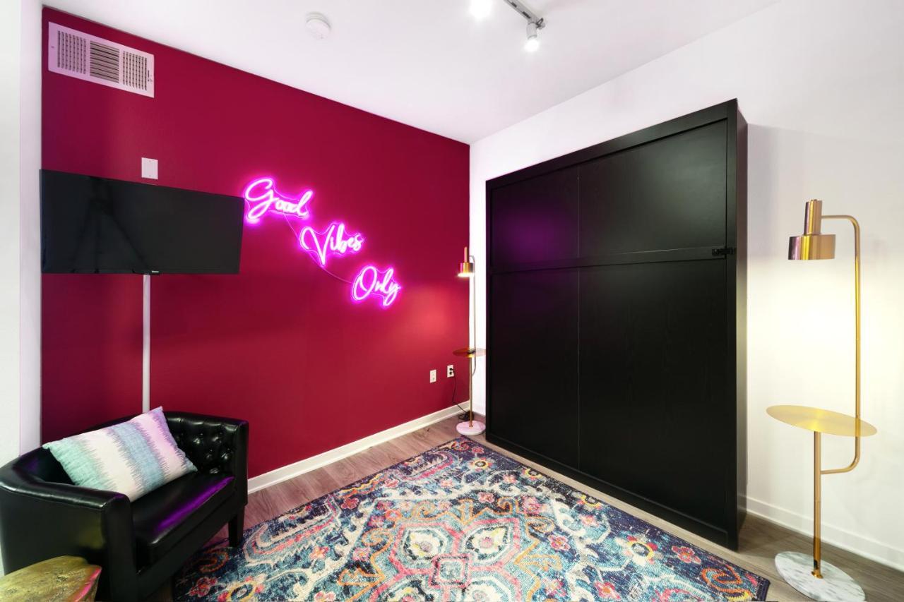 Fairfax District Chic City Oasis 2 Bedroom Apt With Den 136 로스앤젤레스 외부 사진