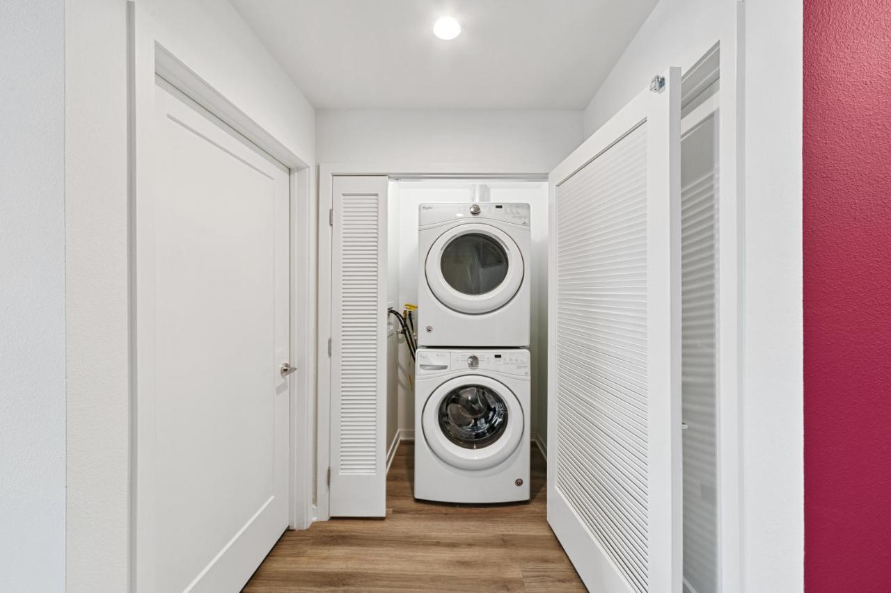 Fairfax District Chic City Oasis 2 Bedroom Apt With Den 136 로스앤젤레스 외부 사진