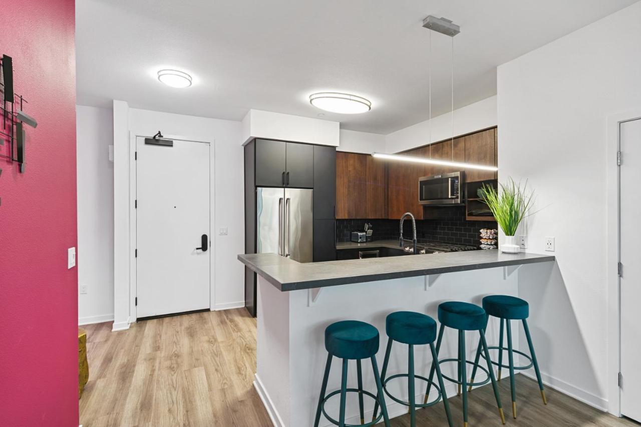 Fairfax District Chic City Oasis 2 Bedroom Apt With Den 136 로스앤젤레스 외부 사진